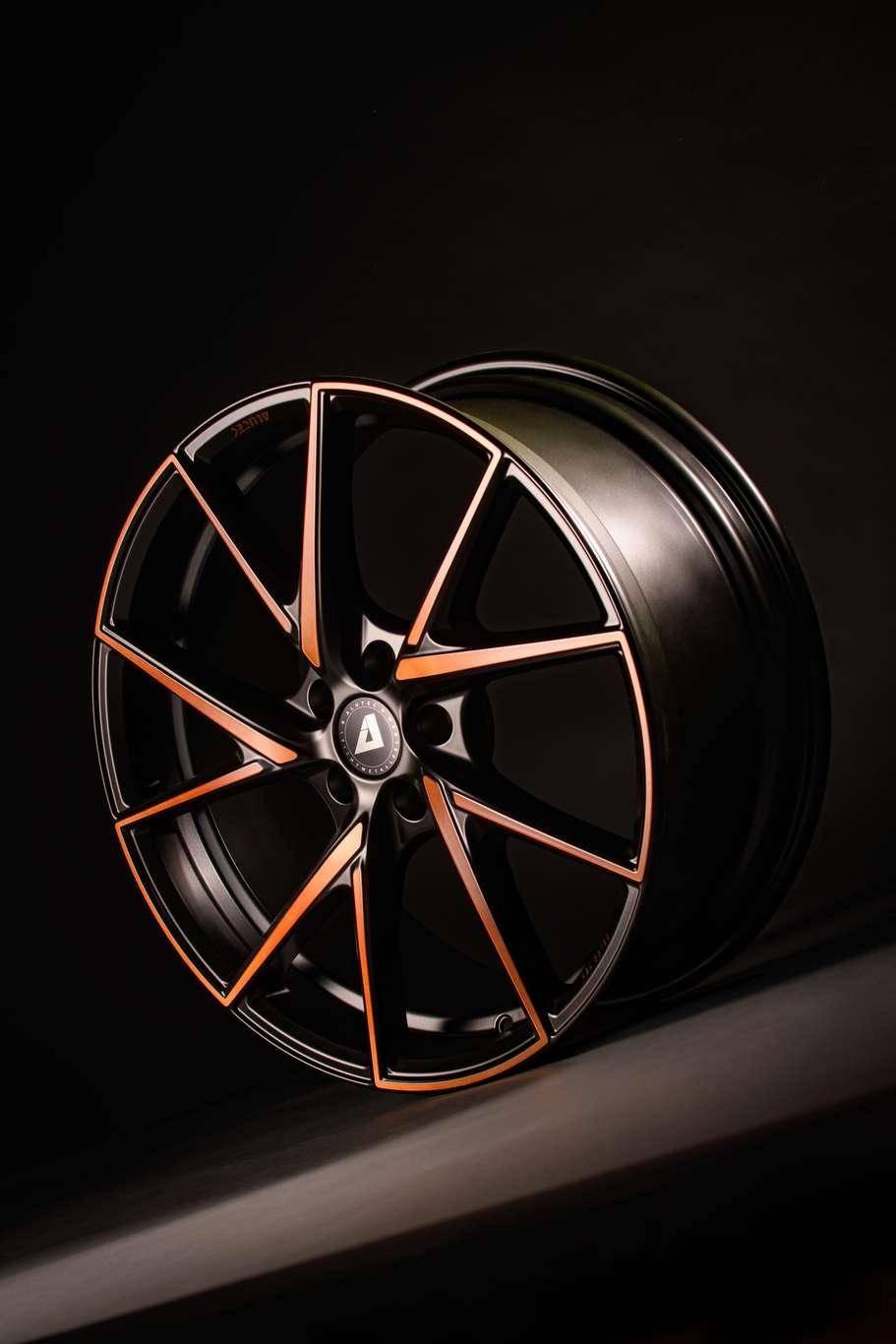 Диск ADX.01 8,5*20 40  5*114,3 70,1 Racing Black Copper Alutec ADX1-852040B83-51